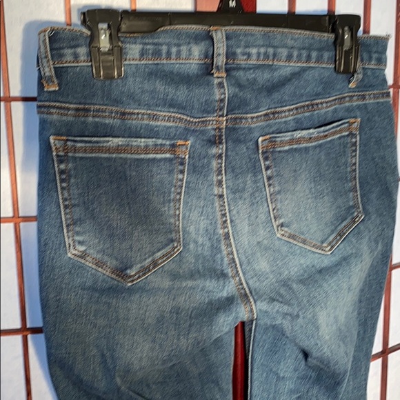 Distressed maternity jeans. Size M - Picture 3 of 4